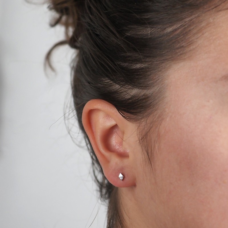 Boucles d'oreilles clous Carador en argent  et  oxyde de zirconium motif losange