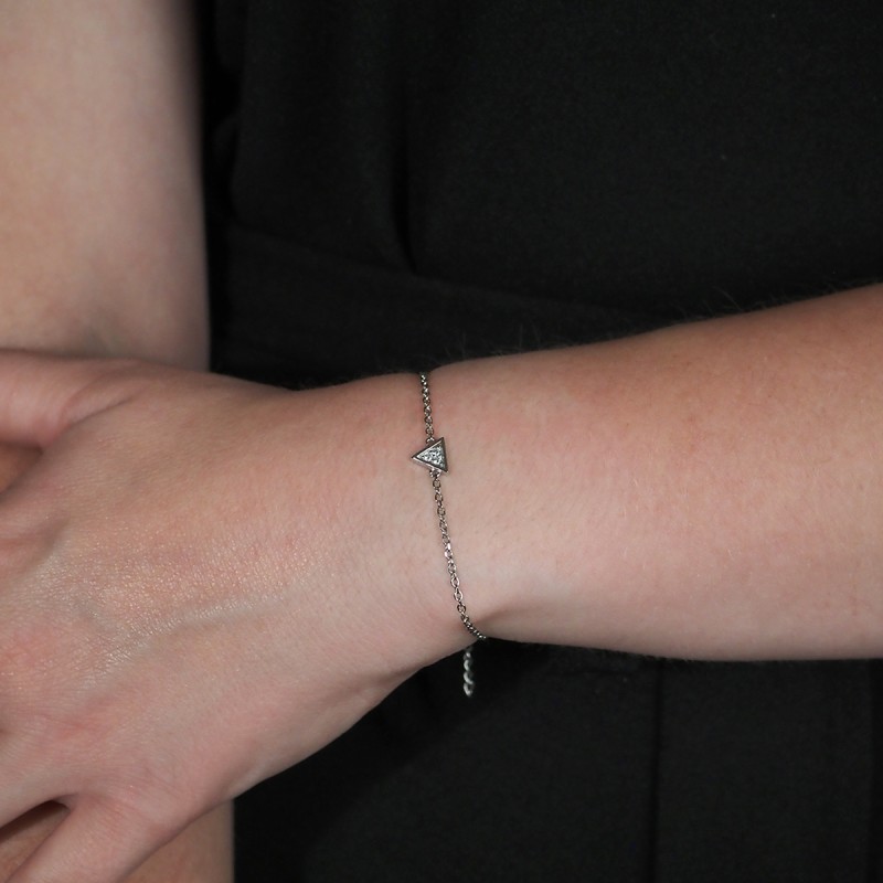 Bracelet femme fantaisie Carador en argent et 3 oxydes de zirconium motif triangle