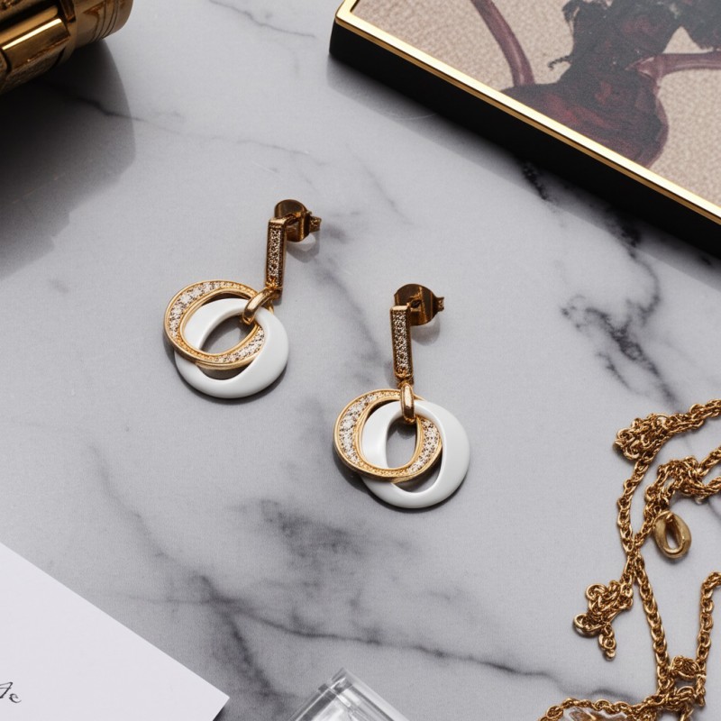 Boucles d'oreilles fantaisie carador en plaqué or avec oxydes de zirconium et céramique blanche