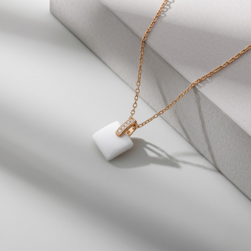 Collier fantaisie femme carador en plaqué or avec oxydes de zirconium et céramique blanche