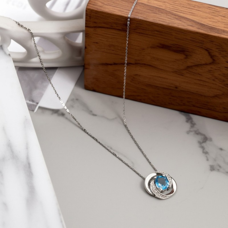 Collier en or blanc 375/000 et Topaze