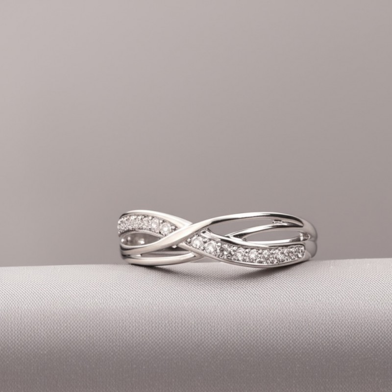 Bague triple liens croisés Carador en or blanc 375/000 et diamants