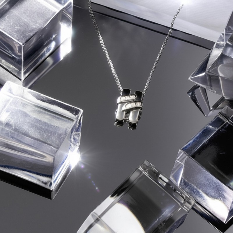 Collier Femme Carador pendentif H en or blanc 750/000 et diamants