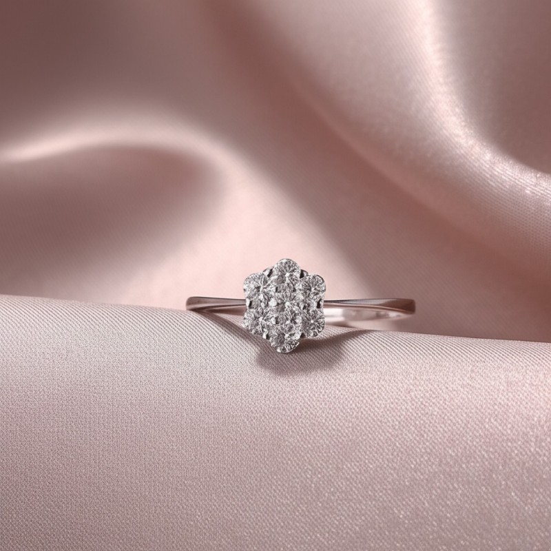 BAGUE OR BLANC 750/000 ET DIAMANTS FORME FLEUR