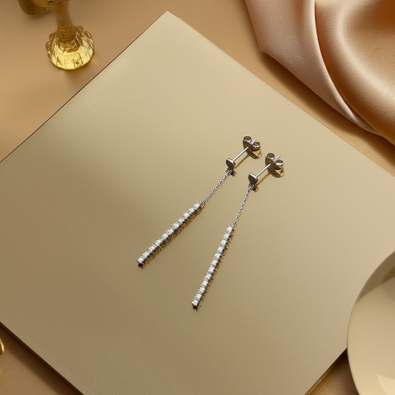 Boucles d'oreilles Carador Pendantes  en or blanc 375/000 et oxydes de zirconium