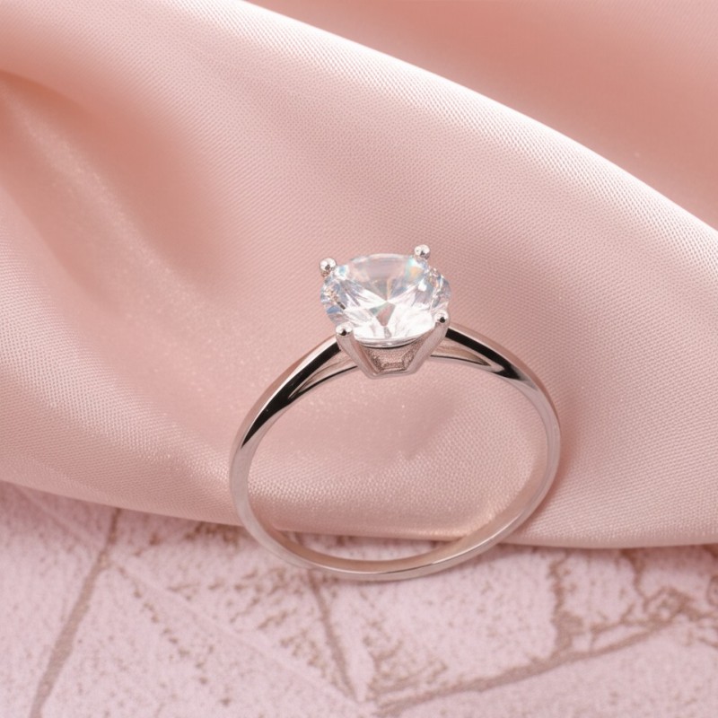 Bague solitaire  Carador en or blanc 375/000 et oxyde de zirconium serti 4 griffes