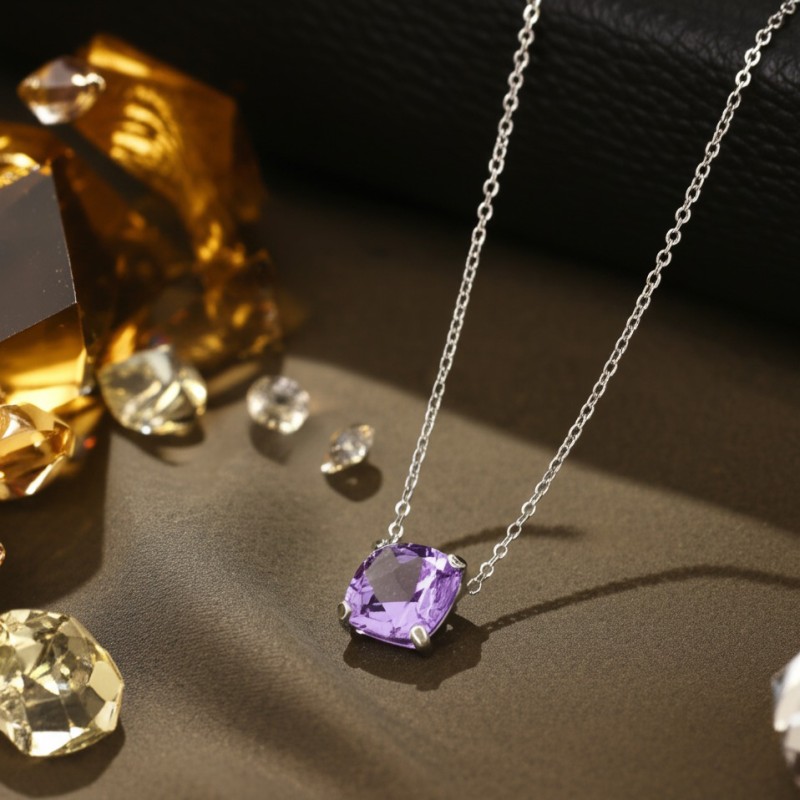 Collier en or blanc 375/000 et Améthyste