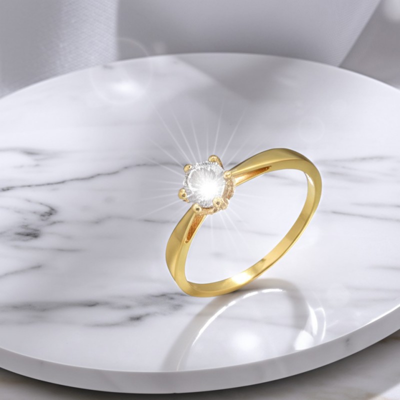 Bague solitaire  Carador en or jaune 375/000 et oxyde de zirconium serti 4 griffes