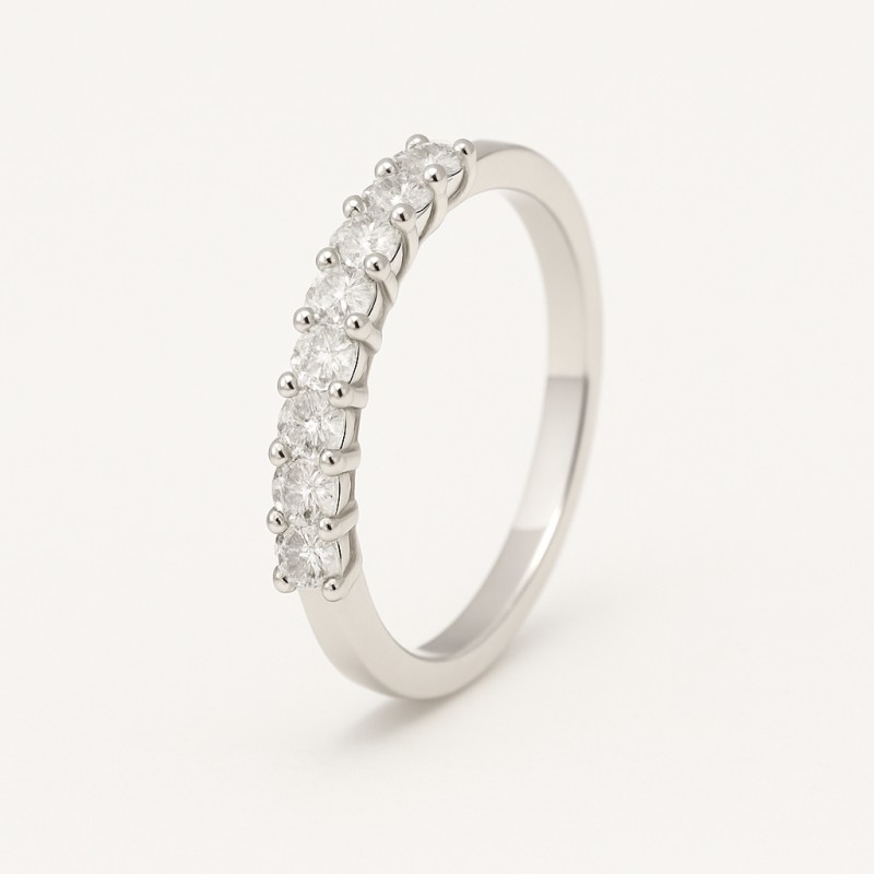 Bague type alliance incrustée d'oxydes de zirconium