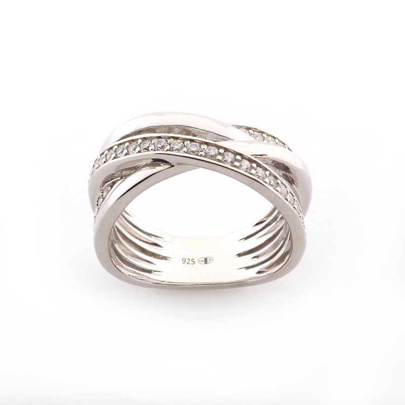 Bague multi anneaux entremêlés et oxydes de zirconium